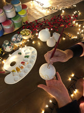 Charger l'image dans la galerie, Taller Especial Navidad (Pintar Bolas de Navidad)
