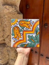 Cargar imagen en el visor de la galería, Azulejos Andaluces pintados a mano decorativos