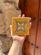 Cargar imagen en el visor de la galería, Azulejos Andaluces pintados a mano decorativos