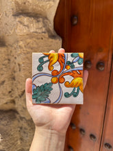Cargar imagen en el visor de la galería, Azulejos Andaluces pintados a mano decorativos