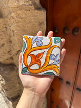 Cargar imagen en el visor de la galería, Azulejos Andaluces pintados a mano decorativos