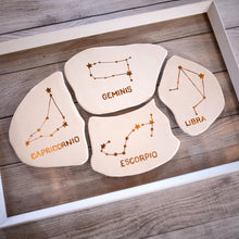 Cargar imagen en el visor de la galería, Cuadro de Constelaciones en Oro - Arte y Pureza