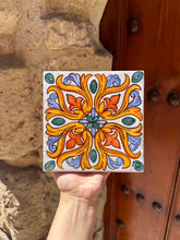 Cargar imagen en el visor de la galería, Azulejos Andaluces pintados a mano decorativos
