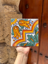 Cargar imagen en el visor de la galería, Azulejos Andaluces pintados a mano decorativos
